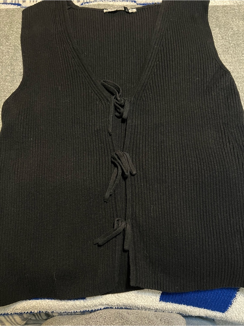 Abercrombie & Fitch Black Ribbed Tie-Front Women’s Sweater Vest